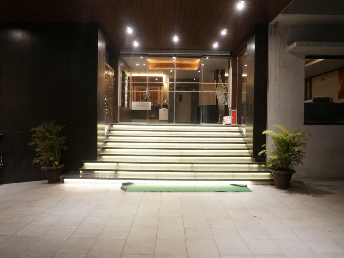 Palette - Four Seasons Recreation Resort Jālgaon Exterior photo