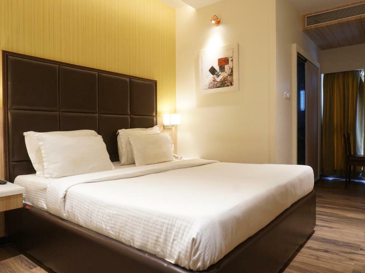 Palette - Four Seasons Recreation Resort Jālgaon Exterior photo