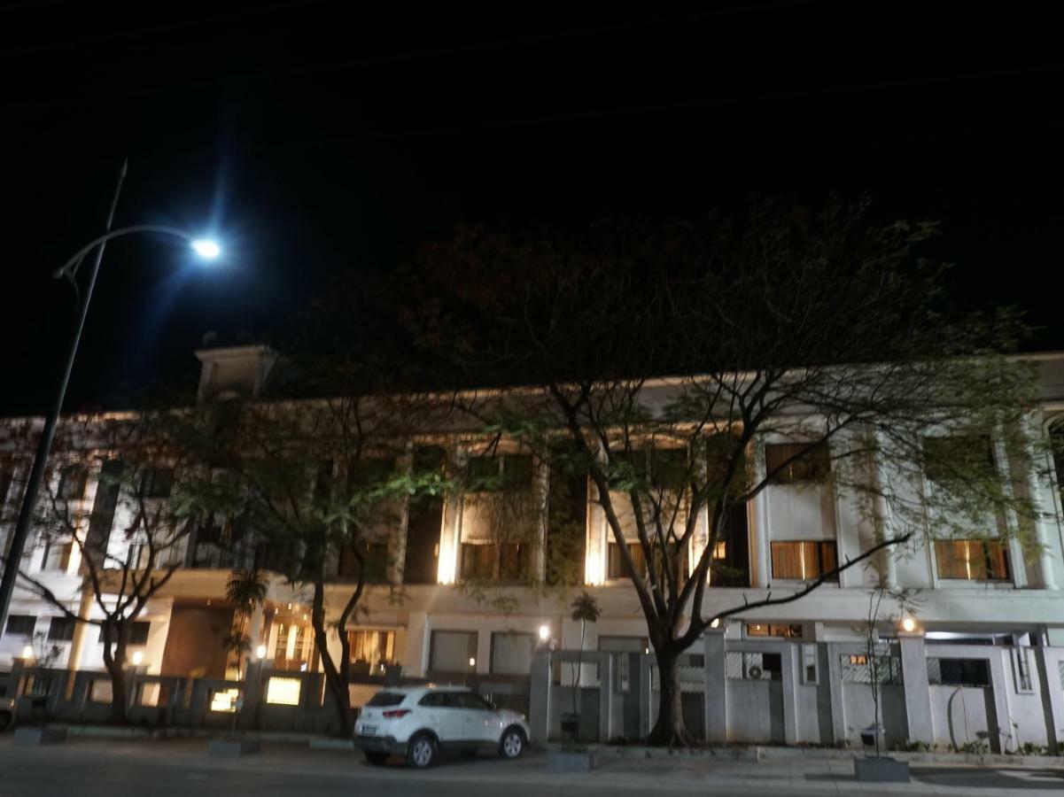 Palette - Four Seasons Recreation Resort Jālgaon Exterior photo