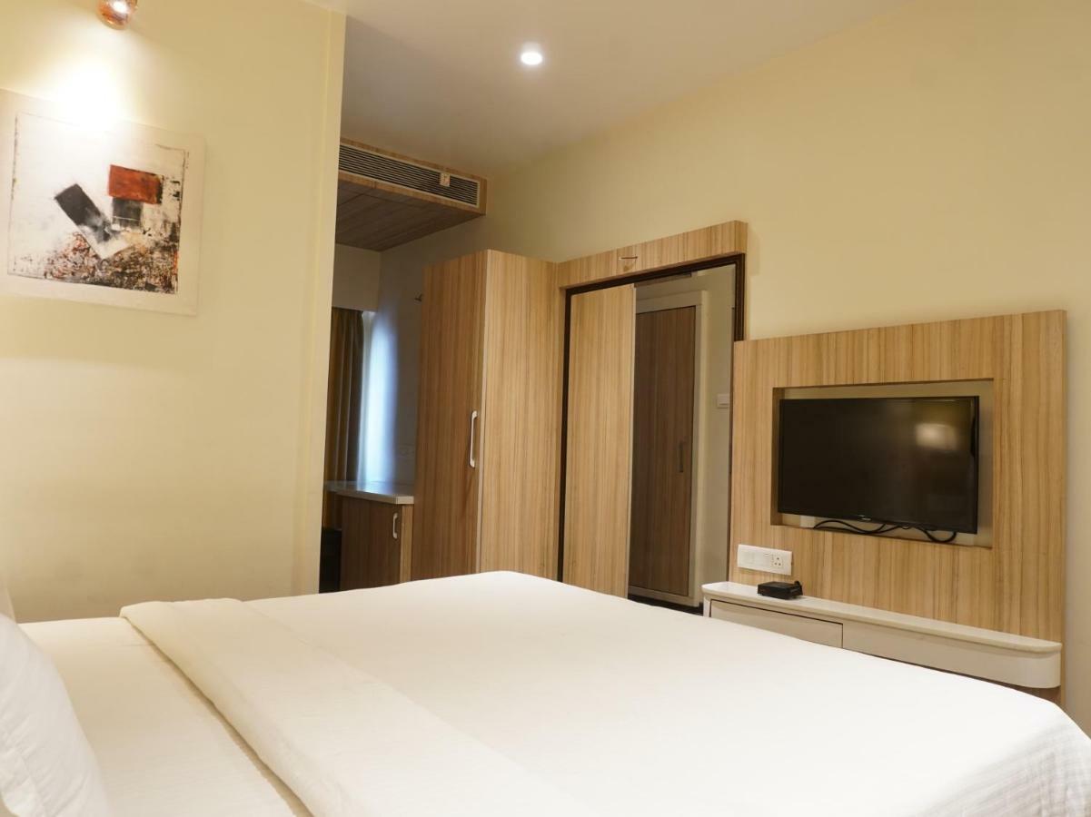 Palette - Four Seasons Recreation Resort Jālgaon Exterior photo