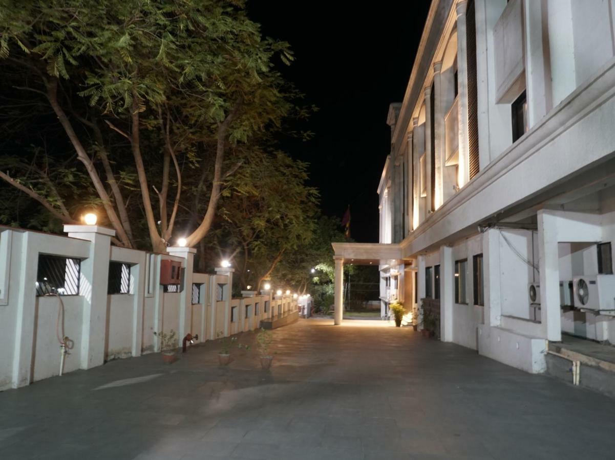 Palette - Four Seasons Recreation Resort Jālgaon Exterior photo