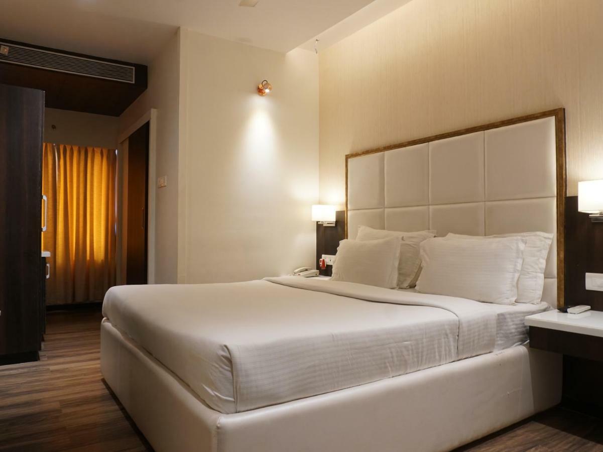 Palette - Four Seasons Recreation Resort Jālgaon Exterior photo