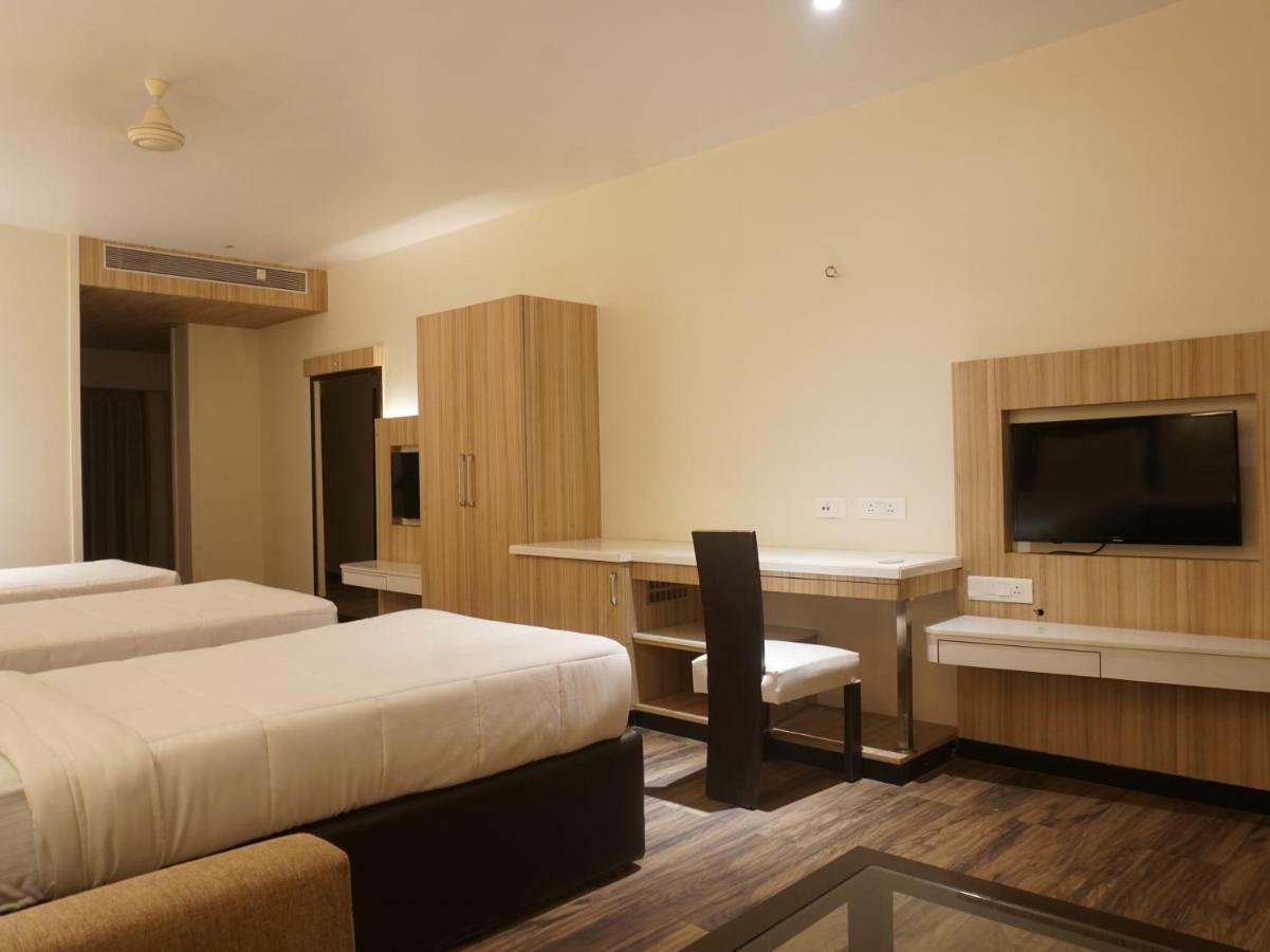 Palette - Four Seasons Recreation Resort Jālgaon Exterior photo
