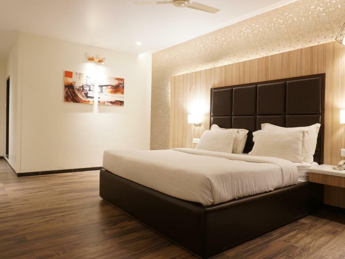 Palette - Four Seasons Recreation Resort Jālgaon Exterior photo