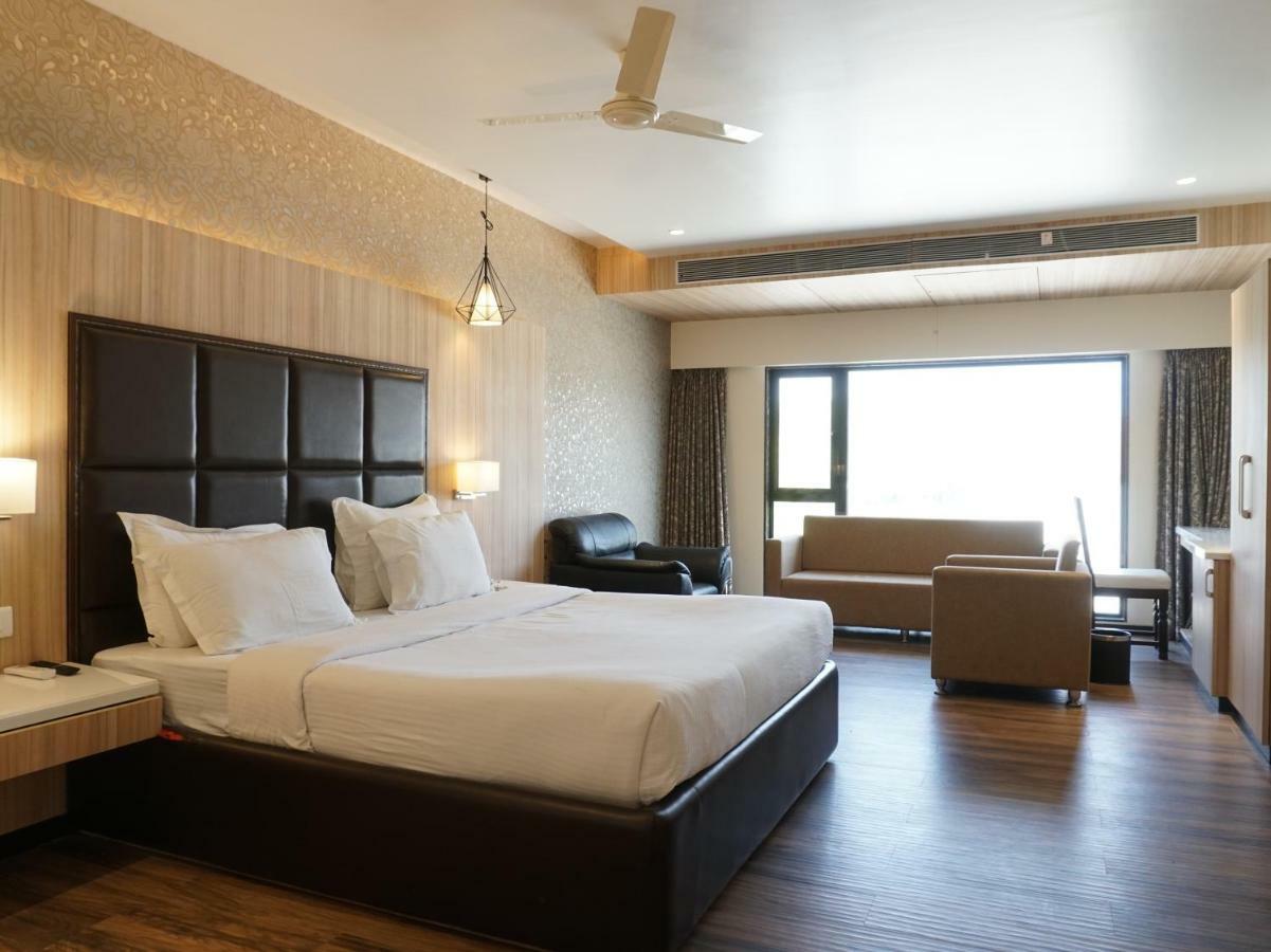 Palette - Four Seasons Recreation Resort Jālgaon Exterior photo