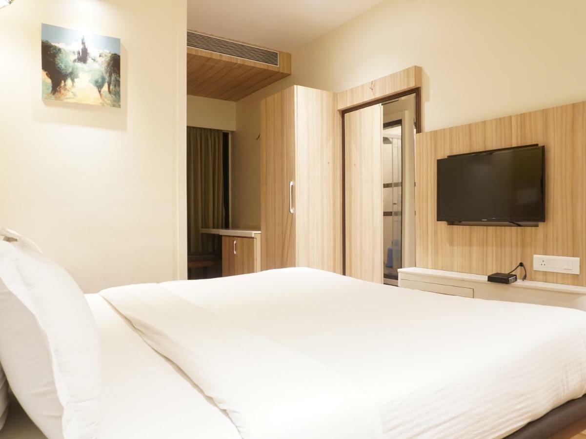 Palette - Four Seasons Recreation Resort Jālgaon Exterior photo