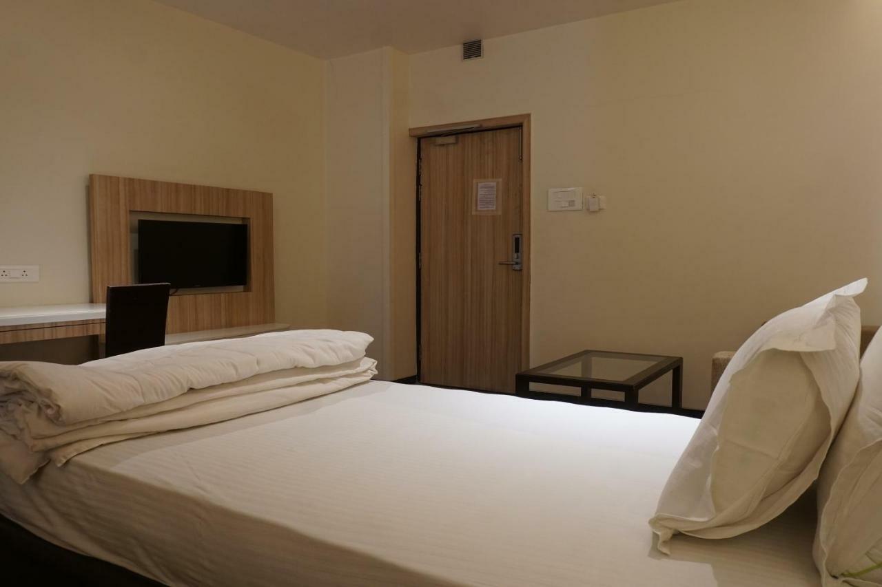 Palette - Four Seasons Recreation Resort Jālgaon Exterior photo